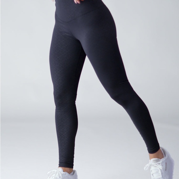 SHEFIT Boss Leggings High Rise 7/8 Length Compression Women’s Luxe/Large Black - Picture 2 of 13